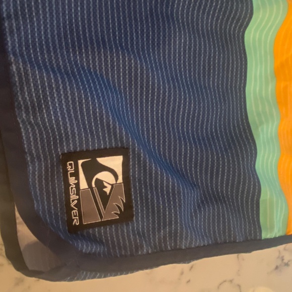 Quicksilver Men’s/ boys board shorts size 28 - Picture 4 of 4